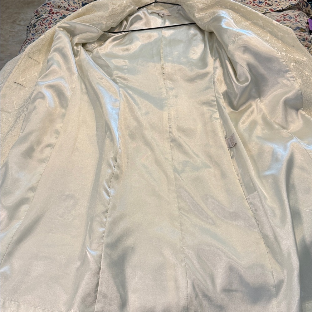 CACHE’ LUXE Elegant Cream Women's Coat with brass Buttons - Picture 9 of 11